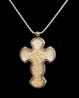 Collar Colgante Cruz Brighton Vintage Rosarita Plata y Resina Foto 1 de 4