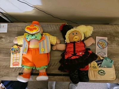   Винтажная кукла Cabbage Patch лот продается как есть. Требуется чистка 1 отсутствующая обувь - Изображение 1 из 4