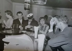 1950 AK Foto HAMBURG Cafe Bar Einrichtung Feier Party Photographie - Bild 1 von 4