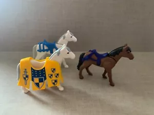 Playmobil Konvolut Sammlung Pferde Turnierpferde Schabracke Kutsche 3 Stück - Bild 1 von 1
