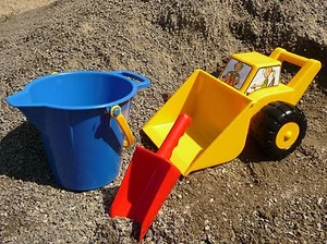 Sandspielzeug 3er Set Eimer + Schaufel + Handbagger zum SONDERPREIS 10-101 - Bild 1 von 2