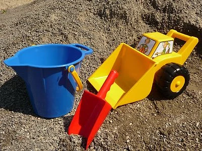 Sandspielzeug 3er Set Eimer + Schaufel + Handbagger zum SONDERPREIS       10-101 - Bild 1 von 2