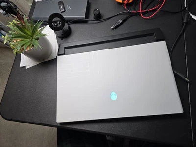 Dell Alienware M15 R2 RTX 2070 Laptop 1TB, 240Hz - Image 1 of 4
