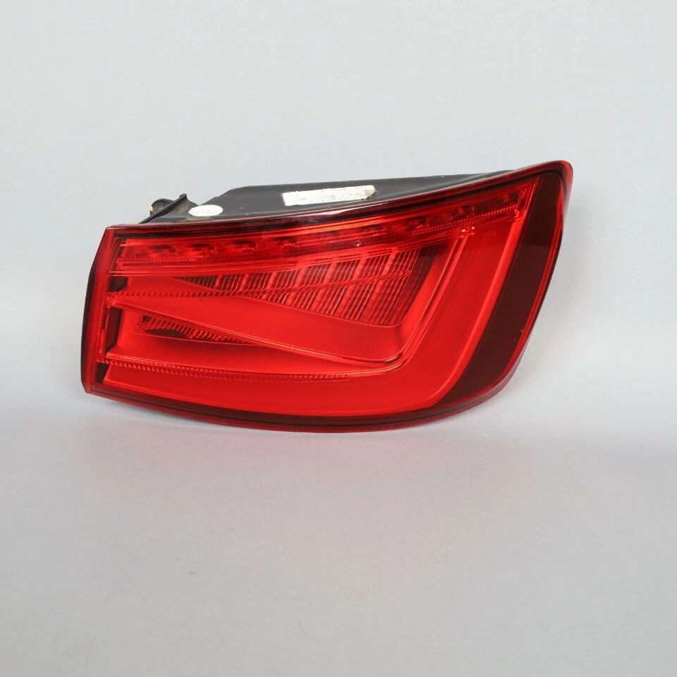 Luz trasera derecha Audi S3 2015-2018 OEM usada Foto 1 de 4