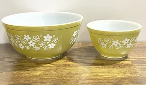 PYREX NESTING MIXING BOWL Spring Blossom CRAZY DAISY GREEN 403 & 401 2 1/2Qt/1.5 - Picture 1 of 10
