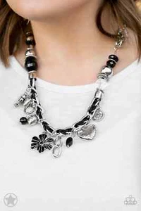 Collar Paparazzi Blockbuster "Encantado, estoy seguro" Negro y Plata Dije - Imagen 1 de 3