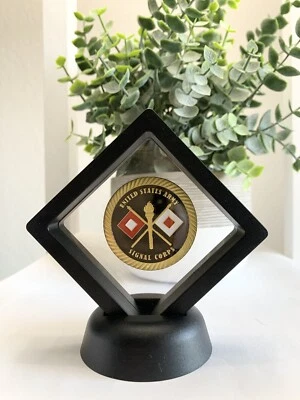 US ARMY SIGNAL CORPS Challenge Coin With 3D Display Case - Image 1 of 2