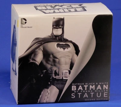 ESTATUA DE BATMAN BLANCO Y NEGRO DC COLECCIONABLES DE FRANK MILLER SEGUNDA EDICIÓN Foto 1 de 4