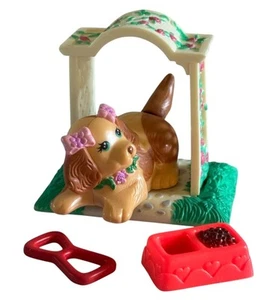 Littlest Pet Shop Mama cat under flower arch with accessories - Picture 1 of 2