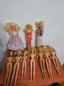 Lotto di 10 bambole Barbie vintage così come sono - Foto 1 di 12
