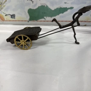 Vintage Hakuli Israel Bronze Mann zieht Bronze Wagen mit Deckel  - Bild 1 von 13