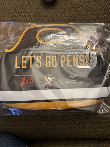 PITTSBURGH PENGUINS COOLER BAG, SGA from 2-1-22, NEW Cover