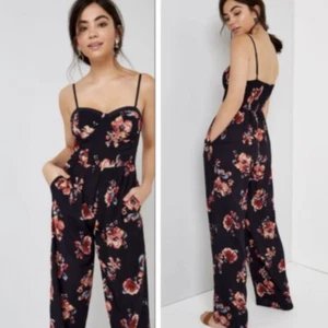 Tuta Band Of Gypsies Navy Rosa Floreale Nuova con etichette - Donna Medium - Foto 1 di 17