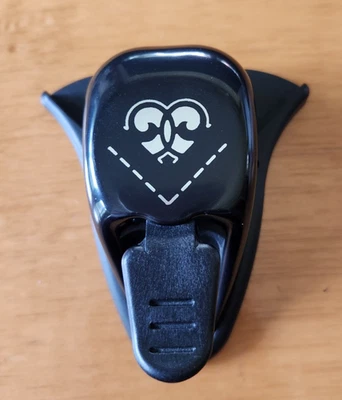 Stampin' UP! Small Whale Tail WROUGHT IRON HEART Corner Punch Scrapbooking Cards - Image 1 of 4