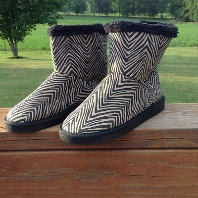 Botines Vera Bradley-Cebra Talla Mediana Nuevos con Etiquetas Foto 1 de 3