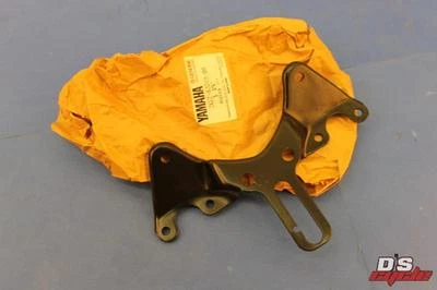 NOS YAMAHA SPEEDOMETER TACHOMETER BRACKET XS1100 XS750 2G2-83519-00 - Image 1 of 4