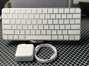 Gebrauchtes APPLE A2450 MAGIC KEYBOARD MK2A3LL/A KABELLOS BLUETOOTH WIEDERAUFLADBAR - Bild 1 von 9