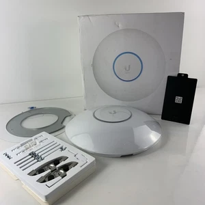 Ubiquiti UniFi U6-Enterprise Tri-Band WiFi 6E Access Point (U6-Enterprise-US) - Afbeelding 1 van 13