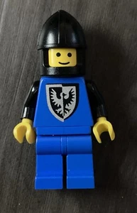 LEGO Castle Classic Knight Minifigure. Vintage Lego. Nice Condition - Picture 1 of 2