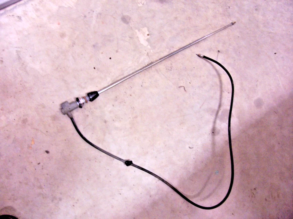 Oldsmobile Cutlass 442 1968 ¡¡Antena de radio!! ¡¡USADO DECENTE!! necesita cable? Foto 1 de 3