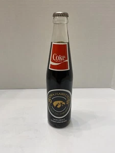 Coca-Cola Flasche Iowa Hawkeyes Rose Bowl 1981-1982 Big 10 Champs Vintage ungeöffnet - Bild 1 von 4
