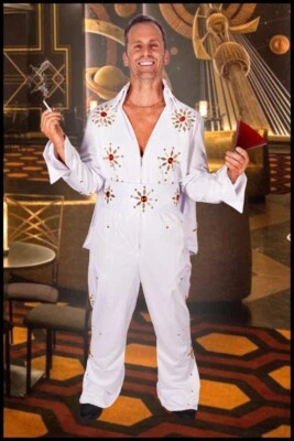 Роскошный профессиональный костюм Элвиса украшенный драгоценными камнями белый комбинезон с плащом и ремнем - Изображение 1 из 4