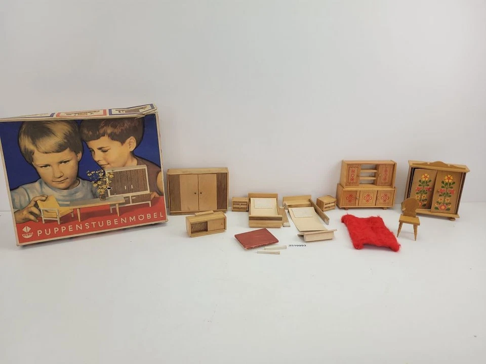 Puppenstuben-Möbel Vero Schlafzimmer & Wohnzimmer DDR Spielzeug Holz #2510993 - Bild 1 von 4