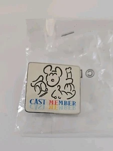 Spilla Disney membro del cast esclusiva Me We Topolino Pippo Paperino - Foto 1 di 2