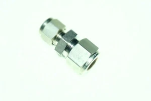Swagelok Reducing Union, 1/2 pollici. X 1/4 pollici Tubo OD (SS-810-6-4) - Foto 1 di 2