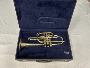 CORNETTA VINTAGE CONN U.S.A. 16A STELLE CADENTI + CUSTODIA - Foto 1 di 14