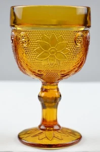 Copa de vino vintage de cristal sándwich con patrón ámbar de tiara de 4,25" de alto coleccionable - Imagen 1 de 3