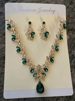Modeschmuck Kette Ohrringe Goldfarben mit grünen Smaragden nagelneu - Bild 1 von 4