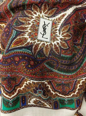 De colección YSL Saint Laurent Paisley Challis Lana Bufanda Grande Logo Mantón de Navidad  Foto 1 de 4