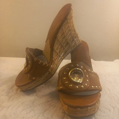 Michael Kors Bamboo Wicker Sandal Wedges Size 7.5 Brown W/Gold Logo Vacation  - Image 1 of 4