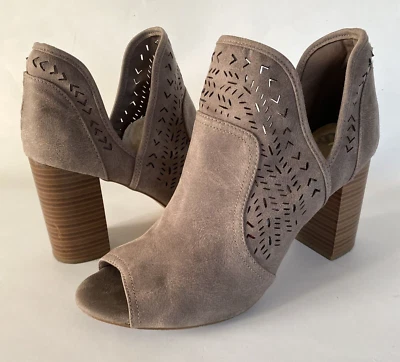 Fergalicious Taupe Peep Toe Booties Boots Size 10 Chunky Heel Women’s Shoes - Imagem 1 de 4