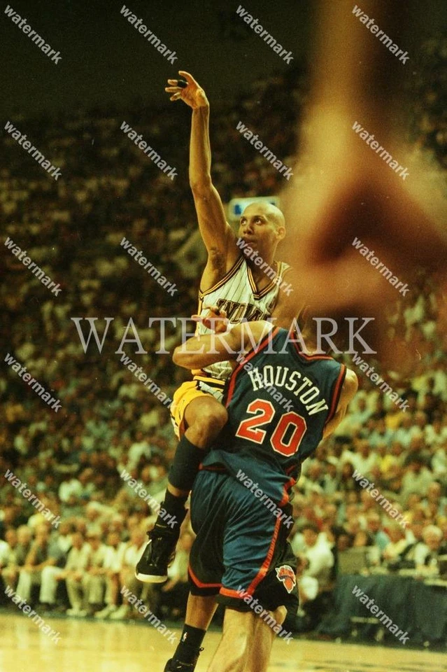 EW951 Reggie Miller Pacers & Allen Houston Knicks 8x10 11x14 16x20 Photo - Image 1 of 1