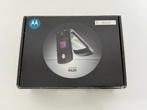 BRAND NEW MOTOROLA V3 RAZR PHONE - UNLOCKED - BLACK - BLUETOOTH - GPRS - Picture 1 of 6