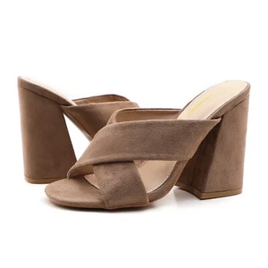 Sandalias de tacón alto de mula con correa cruzada de gamuza esmaltada para mujer - Imagen 1 de 41