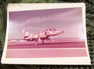 TA-4KU KUWAIT McDonnell factory Photograph 8x10 COLOR IN FLIGHT HG76-445C - Picture 1 of 2