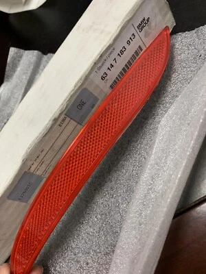 OEM Left Side Rear Bumper Reflector Red 07-09 BMW E60 E61 528i 535i 63147183913 - Image 1 of 3