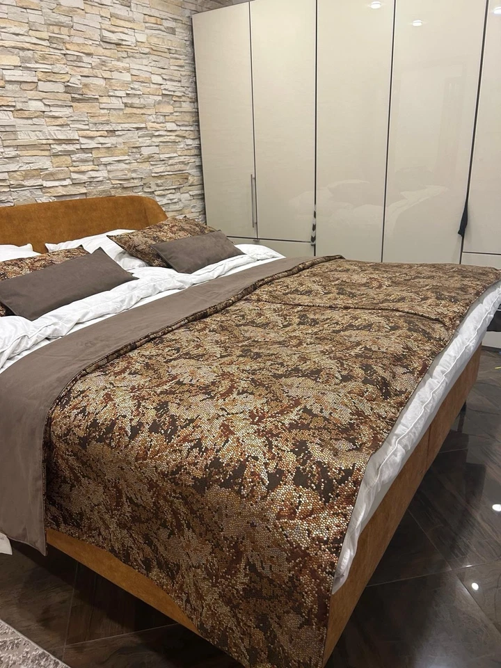 Elegantes RUF|Betten Designerbett in warmem Samtton – Made in Germany - Bild 1 von 4