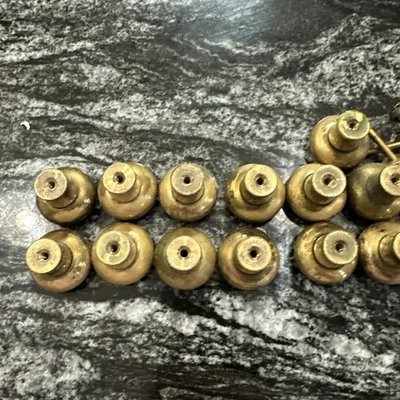 25 винтажных списанных стальных дверных ручек и некоторые винты - Изображение 1 из 4