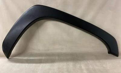 01 Chevrolet Silverado 2500HD Fender Flare Black Textured RH Front OEM 15750000 - Image 1 of 4
