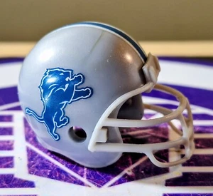 NFL RIDDELL DETROIT LIONS MINI PLASTIC FOOTBALL HELMET 2" GUMBALL MACHINE - Picture 1 of 1
