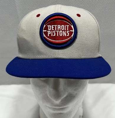 Detroit Pistons NBA New Era 59FIFTY Sombrero Ajustado Gris Azul Rojo Logo 7 1/8 Foto 1 de 4
