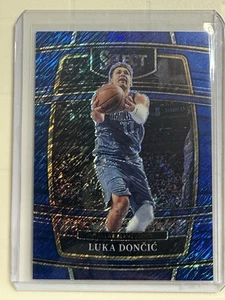 2021-22 Panini Select #12 Luka Doncic Blue Shimmer Prizms Dallas Mavericks - Bild 1 von 2