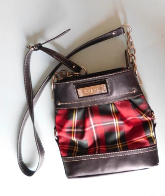 BOLSO BANDOLERA MARCA CHAPS ROJO A CUADROS CON DETALLES NEGROS Foto 1 de 4