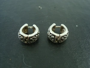 Orecchini a cerchio Huggie in argento sterling con cerniera rotonda firmati - Foto 1 di 9