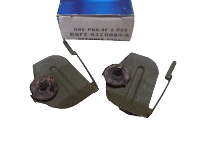 Ford Pinto 1975 1976 retenedores de moldura de puerta delantera D5FZ-6220884-A nuevo de lote Foto 1 de 2