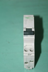DISJONCTEUR DIFFERENTIEL 16A 300mA AC SCHNEIDER ELECTRIC 21445 MERLIN
